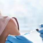 Венгрия первой в ЕС вакцинирует подростков от COVID-19