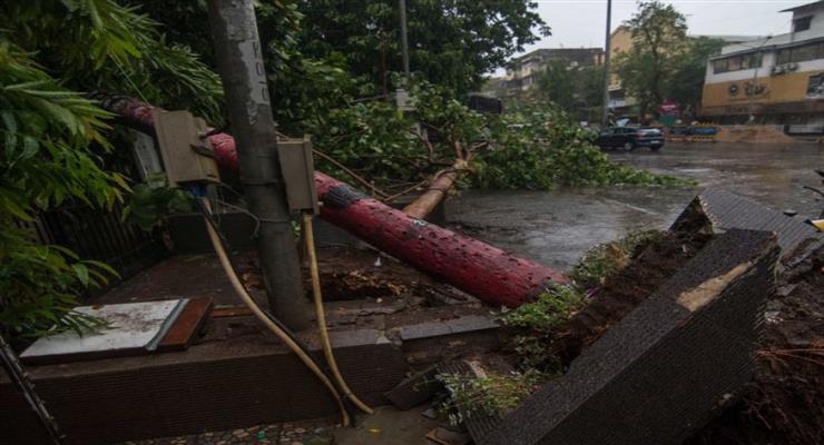 циклон вирує в Індії