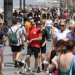 Ізраїль знову робить обов'язковим носіння масок в приміщенні Ізраїль знову робить обов'язковим носіння масок в приміщенні