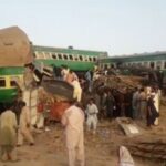 Более 36 погибших в результате столкновения двух поездов в Пакистане