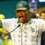 Колишній президент ПАР Джейкоб Зума здався поліції Колишній президент ПАР Джейкоб Зума здався поліції