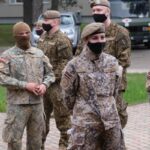 Латвия следует за Литвой и отправляет войска для охраны границы от мигрантов