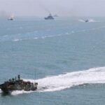 Россия проводит учения с боевой стрельбой в Черном море во время маневров НАТО и Украины