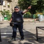 Автомобиль врезался в ресторан в Париже Автомобиль врезался в ресторан в Париже