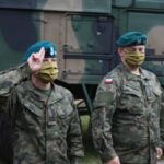 Польша отправила войска на границу с Беларусью из-за давления мигрантов