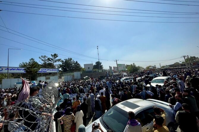 не менше 5 жертв через хаос в аеропорту Кабула