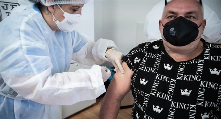 Словаччина розпочинає вакцинацію третьої дозою