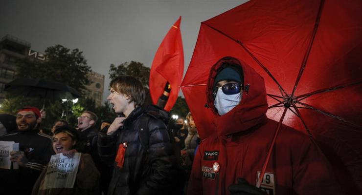 протесты в Москве против фальсификации результатов парламентских выборов в России