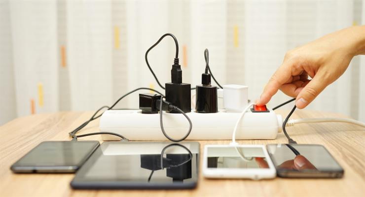 Євросоюз б'є Apple - вводить універсальний зарядний пристрій для смартфонів