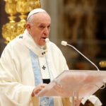 Папа Франциск просит Европу принять беженцев из Афганистана Папа Франциск просит Европу принять беженцев из Афганистана