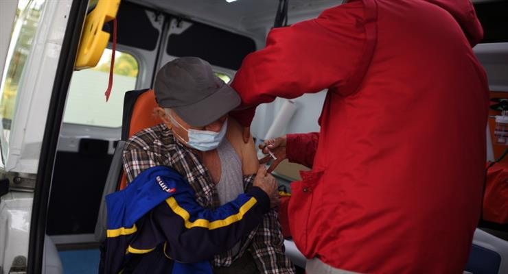 Вакцини запобігають важку форму COVID-19 навіть від варіанту Дельта