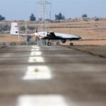 Українські військові показали перше використання турецького безпілотника Bayraktar на Донбасі Українські військові показали перше використання турецького безпілотника Bayraktar на Донбасі