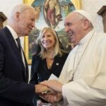 Зустріч Байдена з Папою тривала півтори години Зустріч Байдена з Папою тривала півтори години