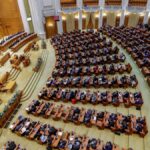 Парламент Румынии выразил вотум недоверия правительству из-за неэффективной борьбы с коронавирусом