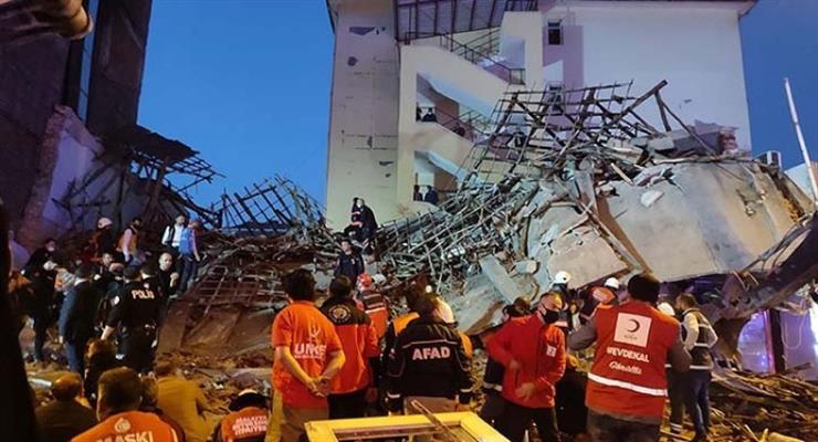 В Турции обрушился торговый центр