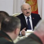 Лукашенко сказав Бі-бі-сі: "Можливо, ми допомагали мігрантам, у нас великі серця"