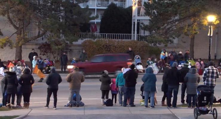 П'ятеро вбито і десятки поранено після того, як джип врізався в різдвяний парад у Вісконсіні