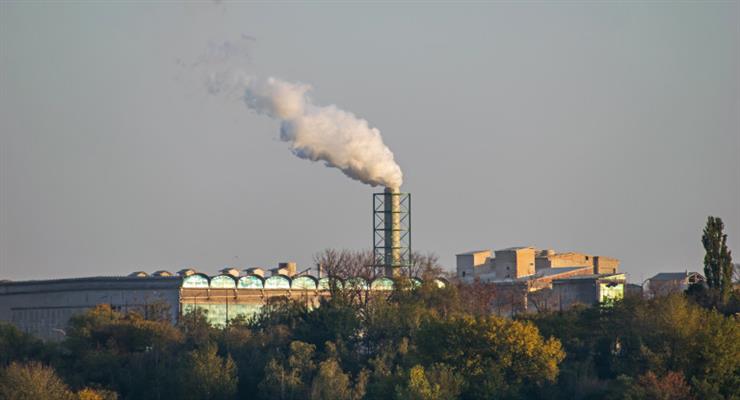 Китайський сталеливарний завод покриває місто в Сербії червоним пилом