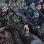 Лукашенко попереджає про наявність зброї серед мігрантів на кордоні Польщі та Білорусі Лукашенко попереджає про наявність зброї серед мігрантів на кордоні Польщі та Білорусі