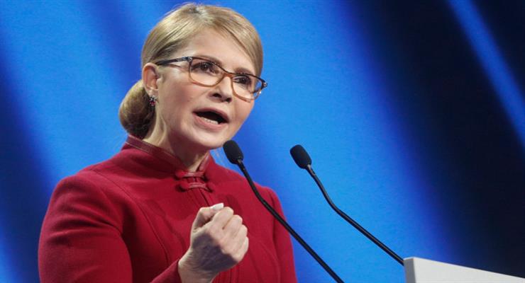 Тимошенко: "Україна стоїть навколішки перед Росією"