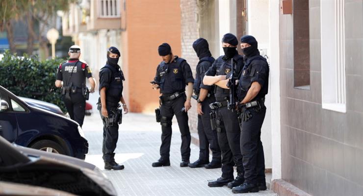 Поліція Іспанії розгромила мережу перевезення мігрантів через Балкани