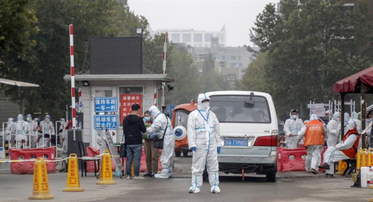 Місто в Китаї наказало мешканцям залишатися вдома через один інфікований COVID-19