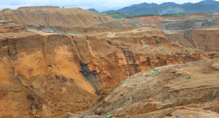 Десятки людей пропали безвісти після зсуву ґрунту на шахті в М'янмі