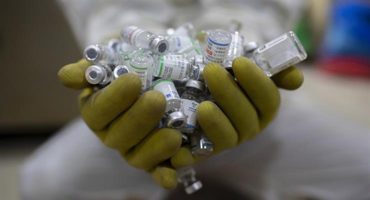 Незабаром у Росії розпочнеться тестування назальної вакцини проти COVID