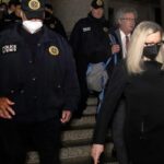 Гислейн Максвелл признана виновной в заманивании жертв сексуального насилия Эпштейна Гислейн Максвелл признана виновной в заманивании жертв сексуального насилия Эпштейна