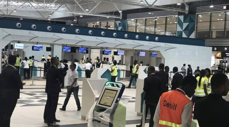 Аеропорт Гани штрафуватиме авіакомпанії за кожного неприщепленого пасажира