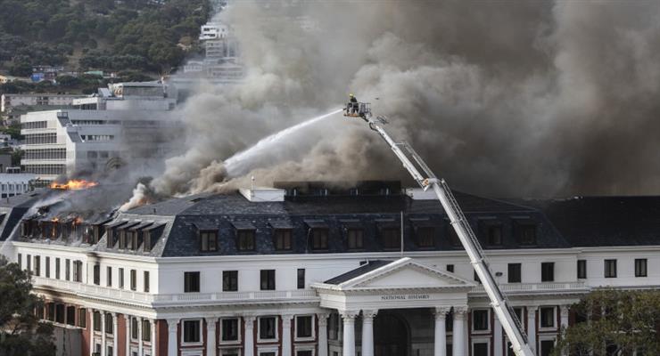 Пожежа в парламенті ПАР завдала серйозної шкоди