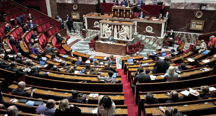 Парламент Франції остаточно затвердив паспорти щеплень