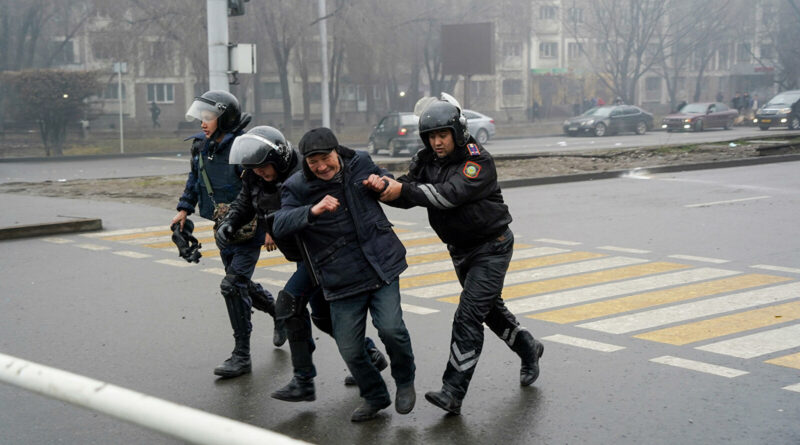 Понад 2600 людей затримано після зіткнень у Казахстані