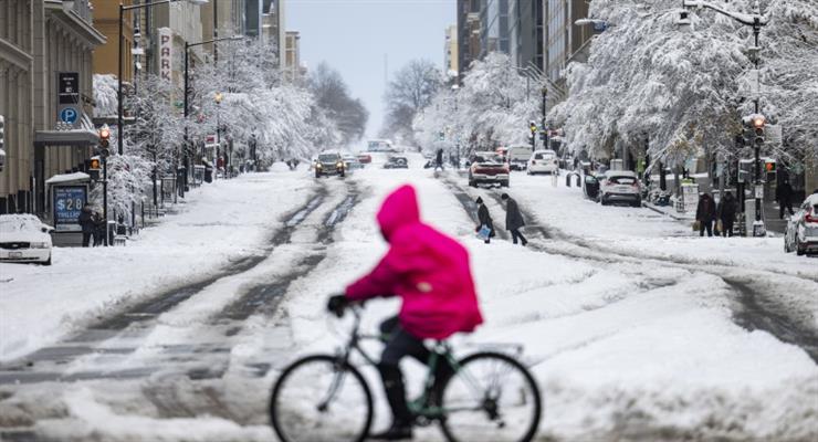 Тисячі людей залишилися без електрики в США та Канаді через зимовий шторм