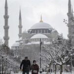 Снігові завали в Афінах та Стамбулі