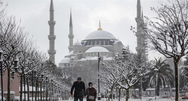 Снігові завали в Афінах та Стамбулі