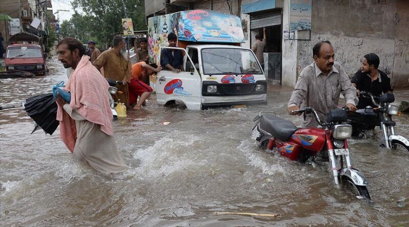 Семеро людей загинули і щонайменше 16 постраждали внаслідок повені в Пакистані