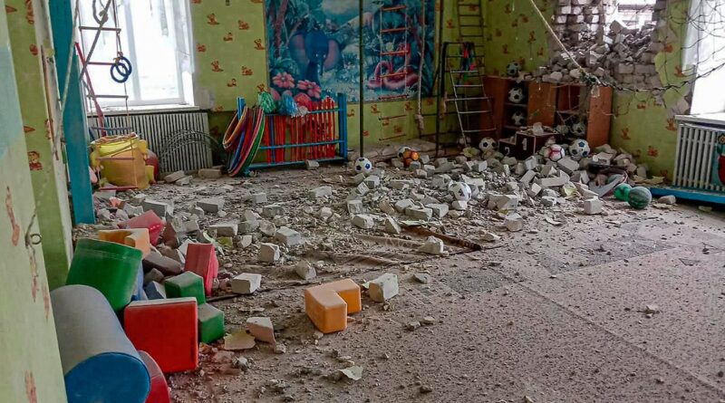 Внаслідок обстрілу сепаратистами Станиці Луганська постраждав дитячий садок
