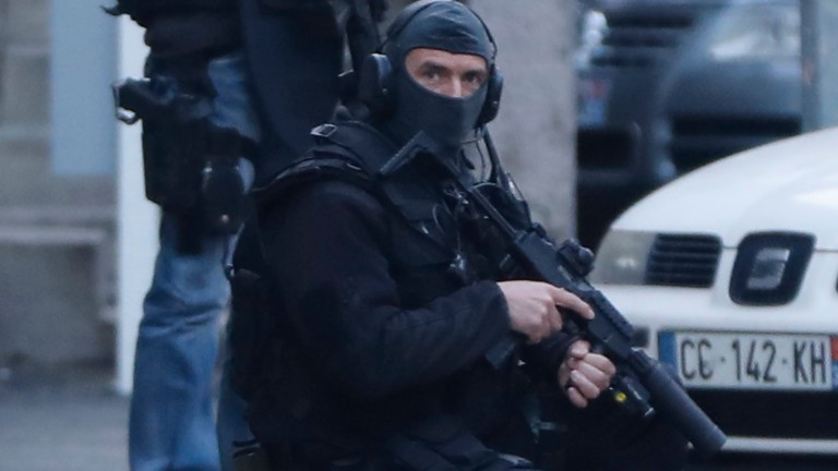 Чоловік напав із ножем на поліцейських на вокзалі в Парижі