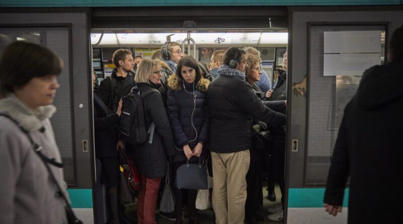 Страйк заблокував громадський транспорт у Парижі сьогодні