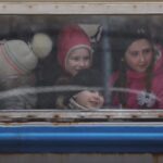 ЕК: Половина українських біженців – діти
