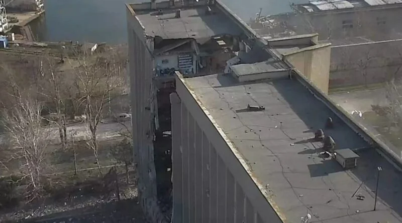 12 человек погибли при ракетном обстреле здания облгосадминистрации в Николаеве