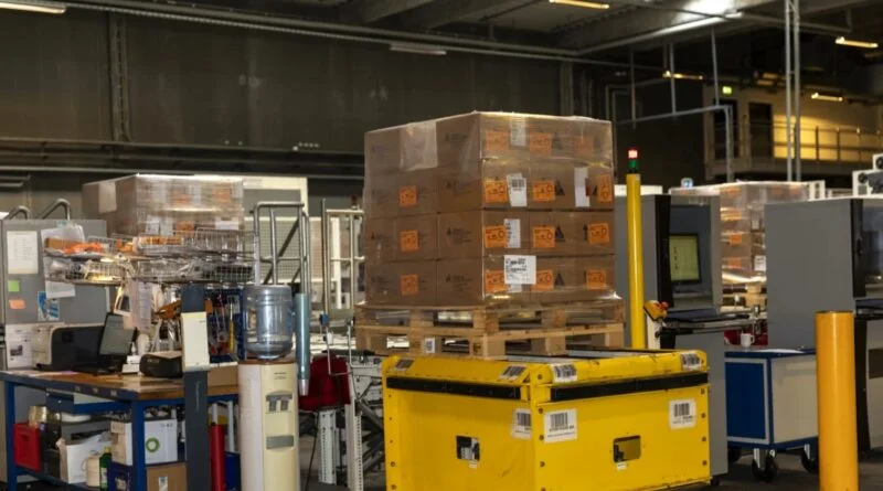 Глава МЗС Греції очолює гуманітарну місію в Одесі