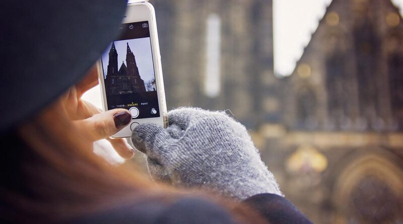 Мобільні програми, які стануть у нагоді тим, хто виїхав до Праги