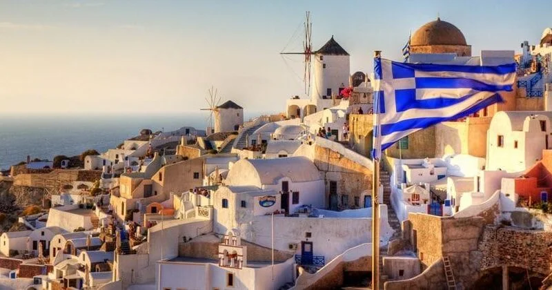 Греція: до кого звертатись після перетину кордону?