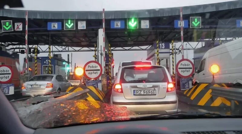 Автомобілі з українськими номерами можуть вільно пересуватися дорогами Європи без оплати за проїзд