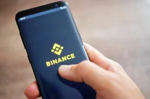 Криптобіржа Binance вводить обмеження для росіян