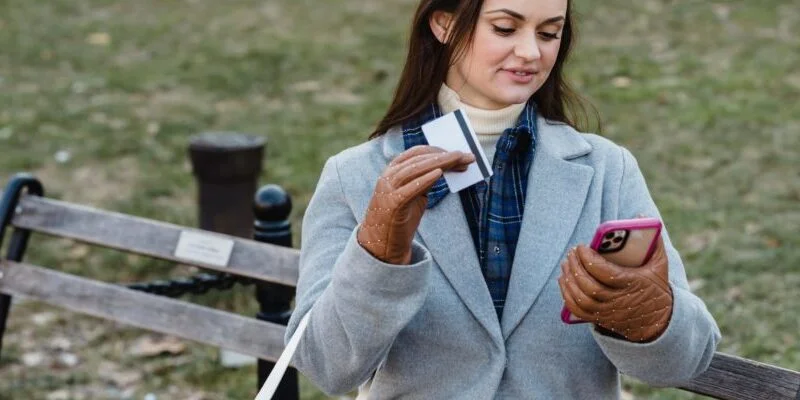 Фінансові сервіси та банки, які допомагають українцям