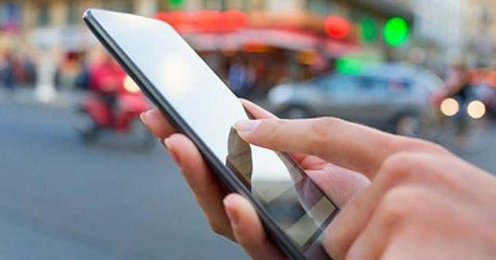 Мобильный телефон фото