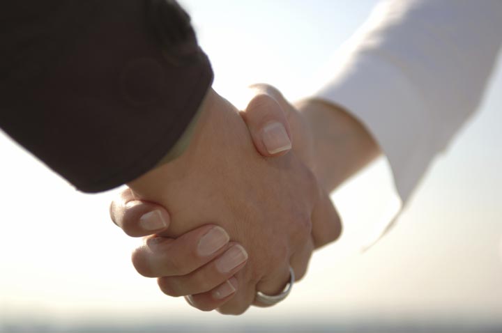 Пожимая руку фото